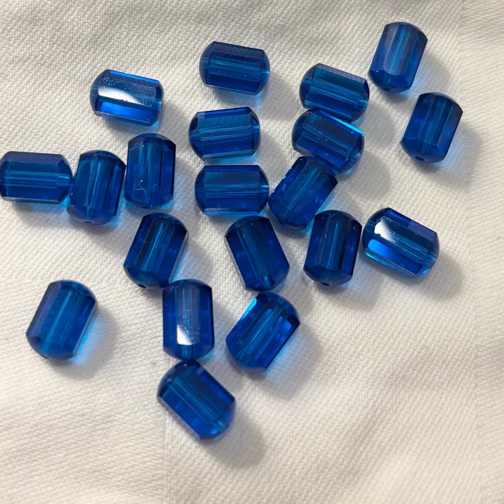SWAROVSKI CAPRI BLUE TUBULAR 1970’s Vintage Beads 9 x 6 mm lot of 144 💙💙💙